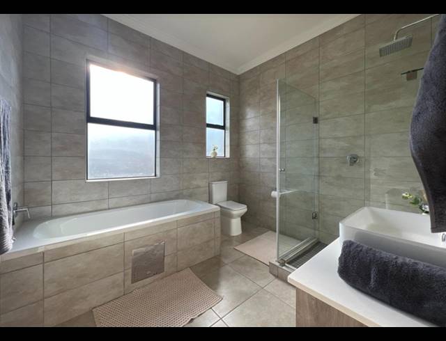 3 BEDROOM SECTIONAL TITLE FOR SALE IN SIX FOUNTAINS RESIDENTIAL ESTATE